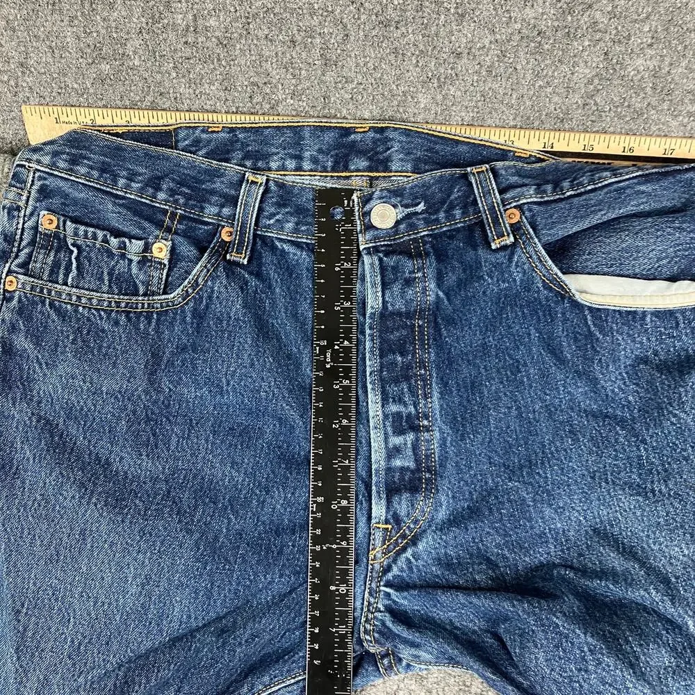 Levi's 501 Jeans Mens W38 L30 Blue Classic Fit Mid Wash Denim 5 Pocket Pants - Picture 4 of 10
